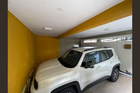 Casa à venda com 230m², 5 quartos e 3 vagas Casa à venda com 230m², 5 quartos e 3 vagasGaragem