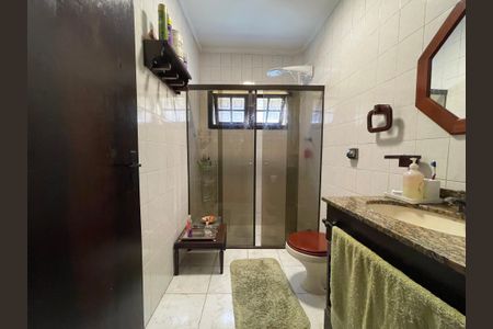 Casa à venda com 230m², 5 quartos e 3 vagas Casa à venda com 230m², 5 quartos e 3 vagasBanheiro 4