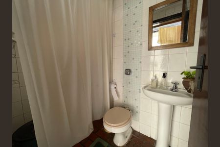Casa à venda com 230m², 5 quartos e 3 vagas Casa à venda com 230m², 5 quartos e 3 vagasBanheiro 3