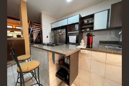 Casa à venda com 230m², 5 quartos e 3 vagas Casa à venda com 230m², 5 quartos e 3 vagasCozinha