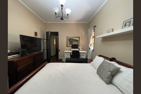 Casa à venda com 230m², 5 quartos e 3 vagas Casa à venda com 230m², 5 quartos e 3 vagasQuarto