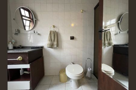 Casa à venda com 230m², 5 quartos e 3 vagas Casa à venda com 230m², 5 quartos e 3 vagasBanheiro