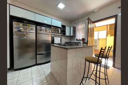Casa à venda com 230m², 5 quartos e 3 vagas Casa à venda com 230m², 5 quartos e 3 vagasCozinha