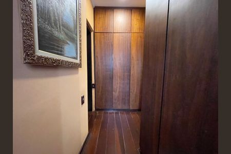 Casa à venda com 230m², 5 quartos e 3 vagas Casa à venda com 230m², 5 quartos e 3 vagasCloset Quarto 5