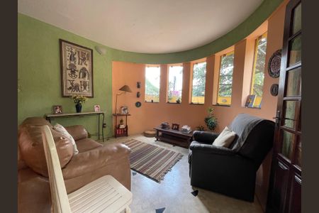 Casa à venda com 230m², 5 quartos e 3 vagas Casa à venda com 230m², 5 quartos e 3 vagasSala
