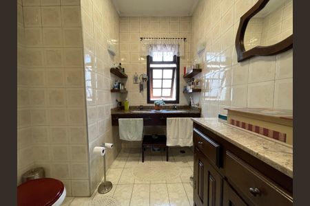 Casa à venda com 230m², 5 quartos e 3 vagas Casa à venda com 230m², 5 quartos e 3 vagasBanheiro 2
