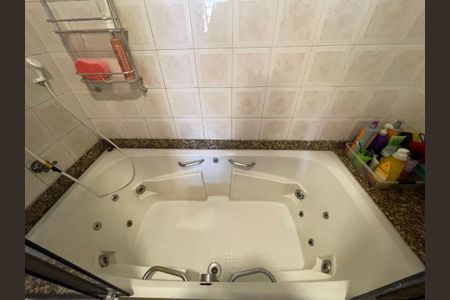 Casa à venda com 230m², 5 quartos e 3 vagas Casa à venda com 230m², 5 quartos e 3 vagasBanheiro 2