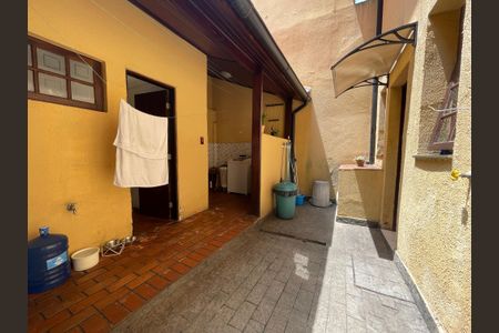 Casa à venda com 230m², 5 quartos e 3 vagas Casa à venda com 230m², 5 quartos e 3 vagasQuintal