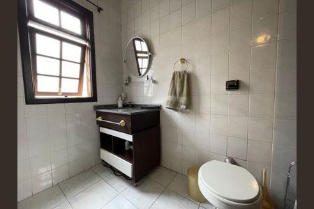 Casa à venda com 230m², 5 quartos e 3 vagas Casa à venda com 230m², 5 quartos e 3 vagasBanheiro