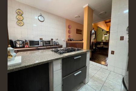 Casa à venda com 230m², 5 quartos e 3 vagas Casa à venda com 230m², 5 quartos e 3 vagasCozinha