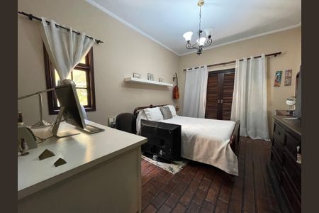Casa à venda com 230m², 5 quartos e 3 vagas Casa à venda com 230m², 5 quartos e 3 vagasQuarto