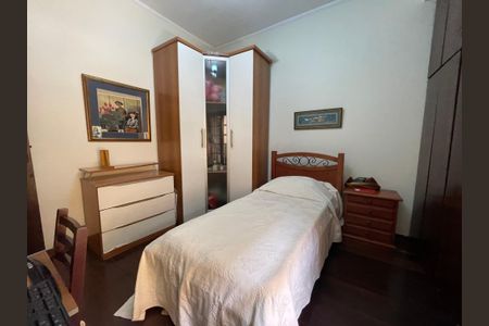 Casa à venda com 230m², 5 quartos e 3 vagas Casa à venda com 230m², 5 quartos e 3 vagasQuarto 3
