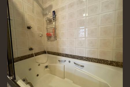 Casa à venda com 230m², 5 quartos e 3 vagas Casa à venda com 230m², 5 quartos e 3 vagasBanheiro 2
