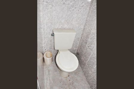 Casa à venda com 243m², 2 quartos e 2 vagas Casa à venda com 243m², 2 quartos e 2 vagasBanheiro da Área de Serviço