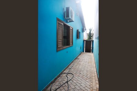 Casa à venda com 243m², 2 quartos e 2 vagas Casa à venda com 243m², 2 quartos e 2 vagasCorredor Lateral