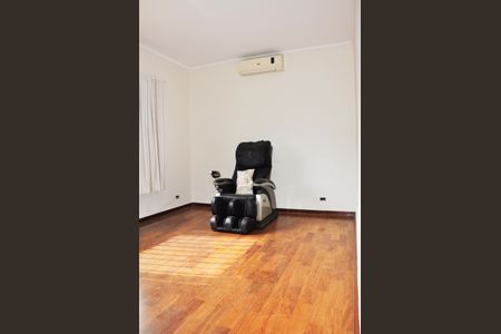 Casa à venda com 243m², 2 quartos e 2 vagas Casa à venda com 243m², 2 quartos e 2 vagas Quarto 02