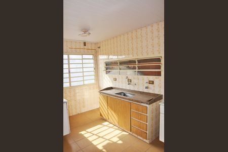 Casa à venda com 243m², 2 quartos e 2 vagas Casa à venda com 243m², 2 quartos e 2 vagasEdícula - Cozinha