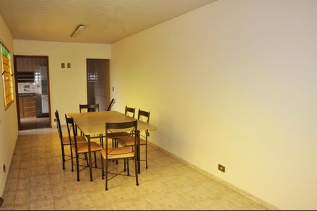 Casa à venda com 243m², 2 quartos e 2 vagas Casa à venda com 243m², 2 quartos e 2 vagasEdícula Quarto e Sala
