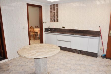 Casa à venda com 243m², 2 quartos e 2 vagas Casa à venda com 243m², 2 quartos e 2 vagas Cozinha