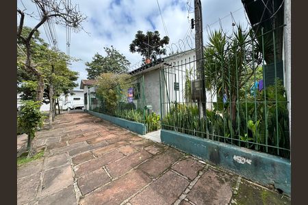 Casa à venda com 130m², 3 quartos e 1 vaga Casa à venda com 130m², 3 quartos e 1 vagaFachada