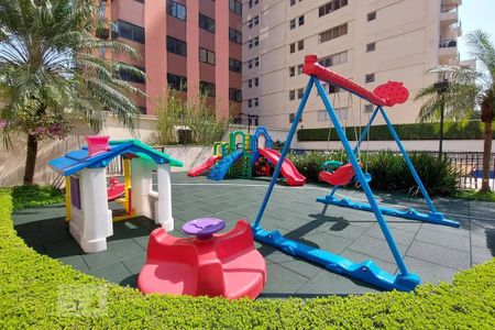 Apartamento à venda com 240m², 3 quartos e 4 vagasPlayground