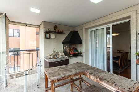 Apartamento à venda com 240m², 3 quartos e 4 vagasVaranda