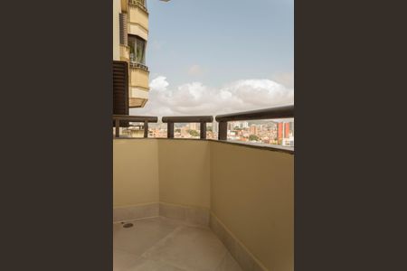 Apartamento à venda com 240m², 4 quartos e 3 vagas Apartamento à venda com 240m², 4 quartos e 3 vagasVaranda da Suíte 1