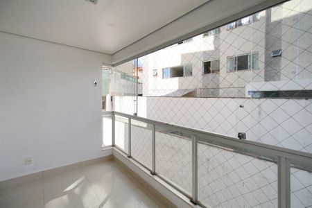 Apartamento à venda com 130m², 4 quartos e 2 vagasVaranda Sala