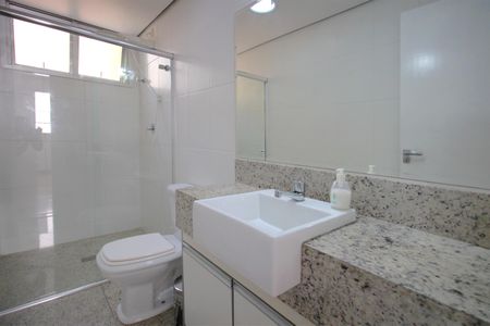 Apartamento à venda com 130m², 4 quartos e 2 vagasBanheiro social 