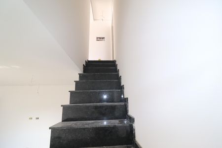 Apartamento à venda com 98m², 2 quartos e 2 vagasEscada