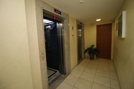 Apartamento à venda com 57m², 2 quartos e 1 vagaÁrea comum - Elevadores