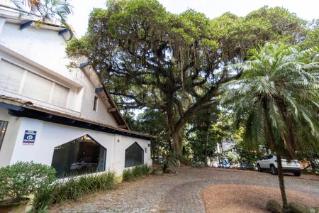 Casa à venda com 400m², 4 quartos e 15 vagasFachada
