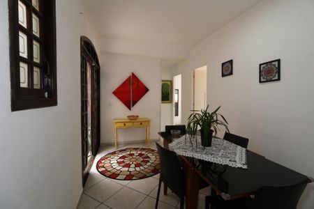 Casa à venda com 235m², 4 quartos e 6 vagasCasa 2 - Sala de Jantar