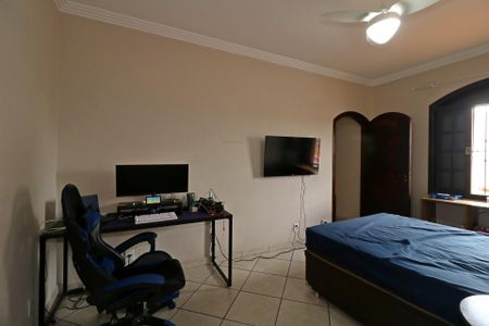 Casa à venda com 235m², 4 quartos e 6 vagasCasa 1 - Suíte 2