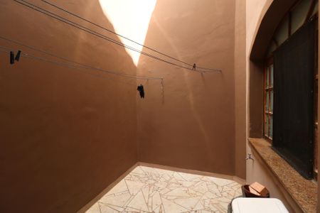 Casa à venda com 235m², 4 quartos e 6 vagasCasa 2 - Área de Serviço externo