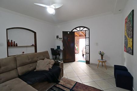 Casa à venda com 235m², 4 quartos e 6 vagasCasa 2 - Sala