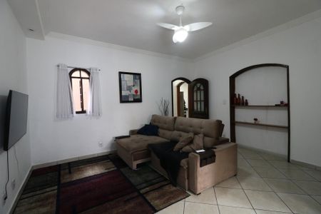 Casa à venda com 235m², 4 quartos e 6 vagasCasa 2 - Sala