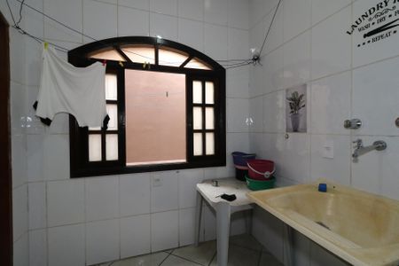 Casa à venda com 235m², 4 quartos e 6 vagasCasa 2 - Área de Serviço interno