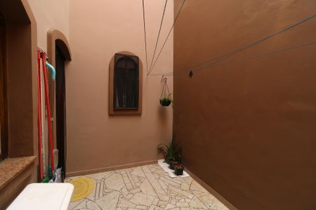 Casa à venda com 235m², 4 quartos e 6 vagasCasa 2 - Área de Serviço externo