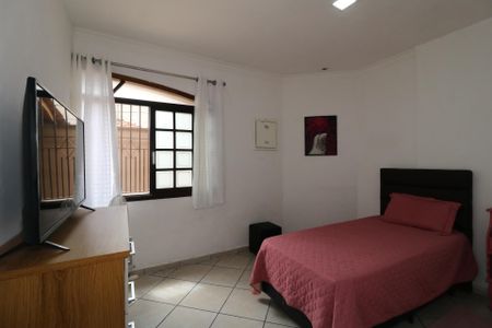 Casa à venda com 235m², 4 quartos e 6 vagasCasa 2 - Quarto 1