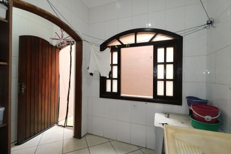 Casa à venda com 235m², 4 quartos e 6 vagasCasa 2 - Área de Serviço interno