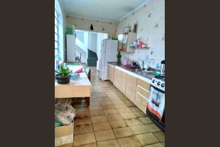 Casa à venda com 107m², 3 quartos e 1 vaga