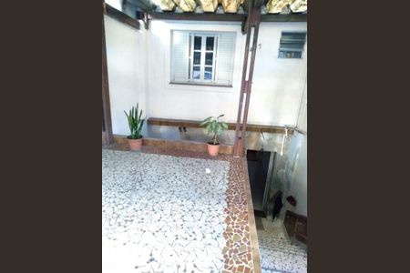 Casa à venda com 107m², 3 quartos e 1 vaga