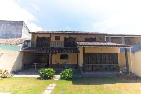 Casa à venda com 200m², 3 quartos e 4 vagas Casa à venda com 200m², 3 quartos e 4 vagasFachada