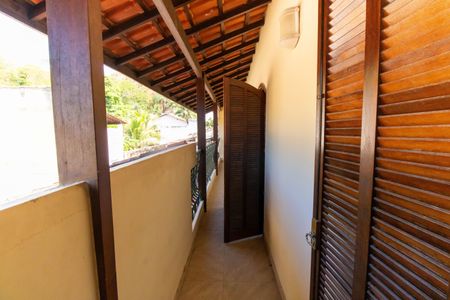 Casa à venda com 200m², 3 quartos e 4 vagas Casa à venda com 200m², 3 quartos e 4 vagasVaranda do Quarto 1