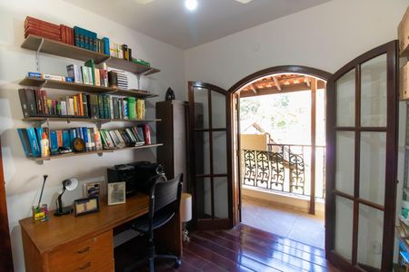 Casa à venda com 200m², 3 quartos e 4 vagas Casa à venda com 200m², 3 quartos e 4 vagasQuarto 2