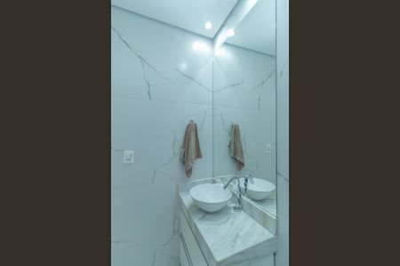 Casa à venda com 178m², 3 quartos e 2 vagas Casa à venda com 178m², 3 quartos e 2 vagasBanheiro