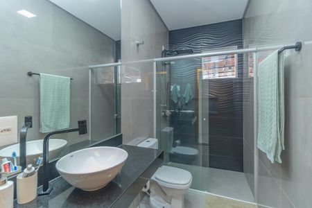 Casa à venda com 178m², 3 quartos e 2 vagas Casa à venda com 178m², 3 quartos e 2 vagasBanheiro