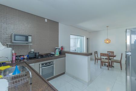 Casa à venda com 178m², 3 quartos e 2 vagas Casa à venda com 178m², 3 quartos e 2 vagasCozinha