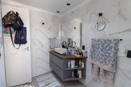 Apartamento à venda com 260m², 4 quartos e 3 vagas Apartamento à venda com 260m², 4 quartos e 3 vagasBanheiro da Suíte 1